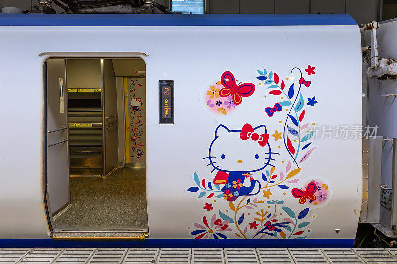 Hello Kitty Haruka特快列车服务于关西机场(KIX)，大阪和京都之间